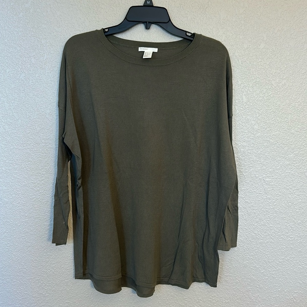 Women’s thin green sweater size small from H&M.